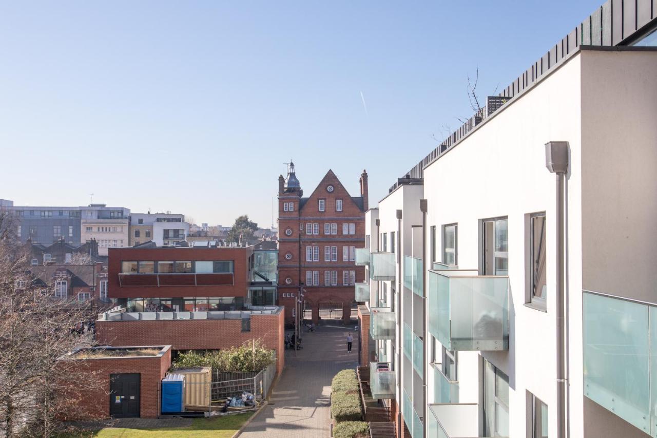 Luxury 2-bed Flat Parking And Close To The Tube Apartment *