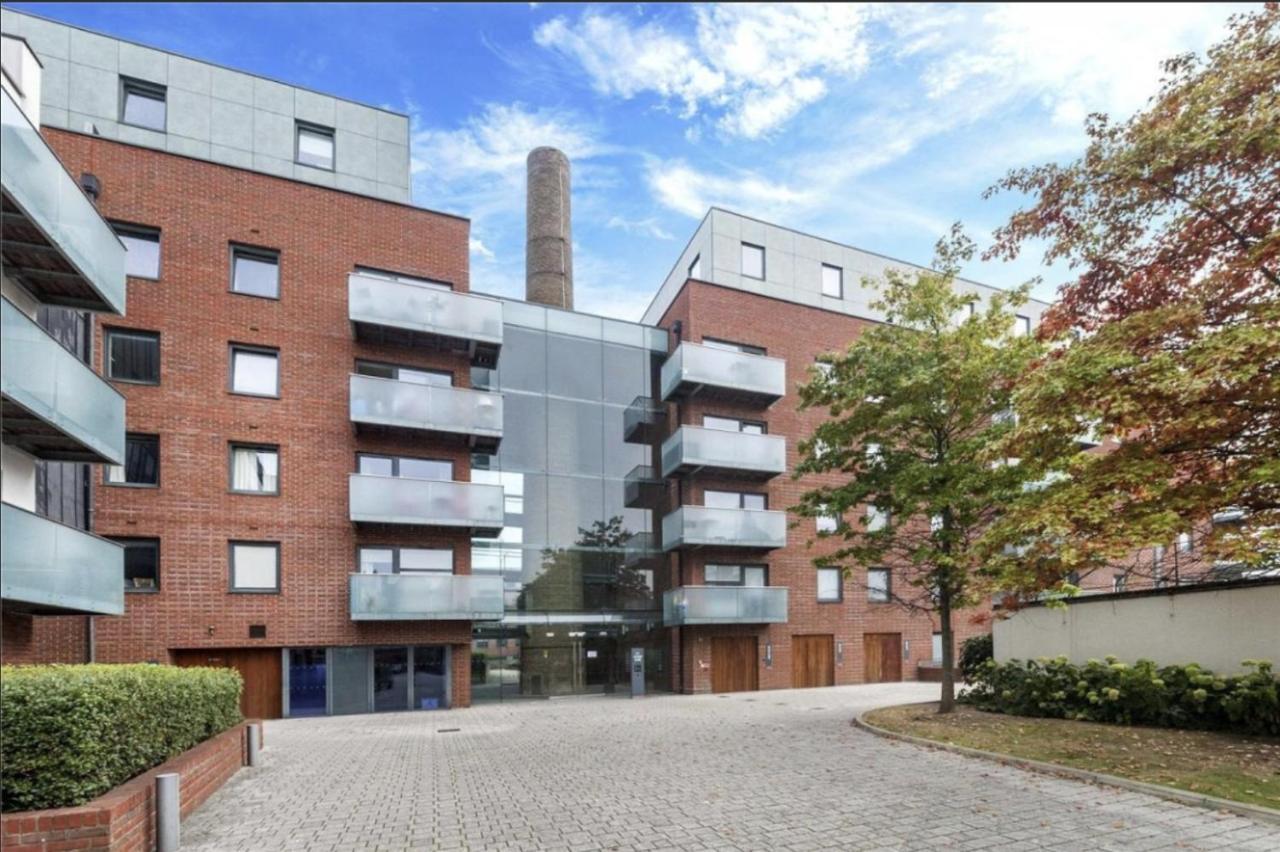 Luxury 2-bed Flat Parking And Close To The Tube *