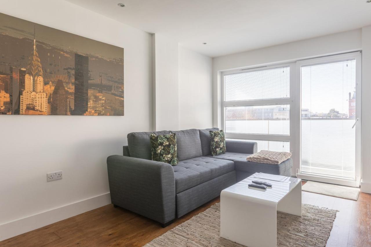 Apartment Luxury 2-bed Flat Parking And Close To The Tube *