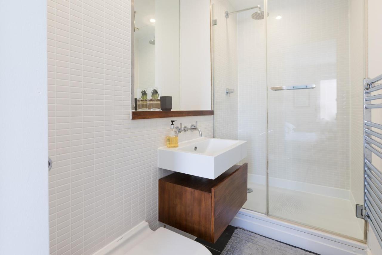 Apartment Luxury 2-bed Flat Parking And Close To The Tube