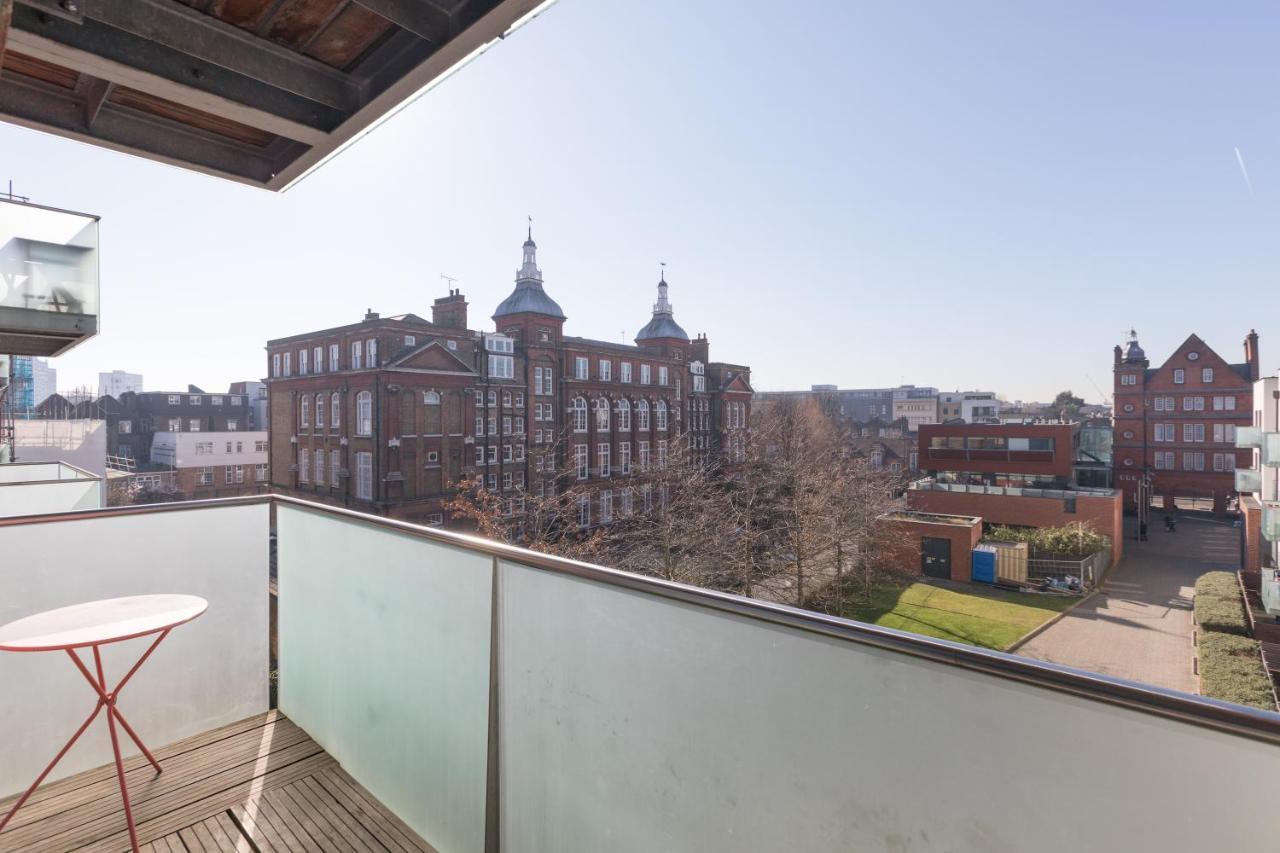Apartment Luxury 2-bed Flat Parking And Close To The Tube London