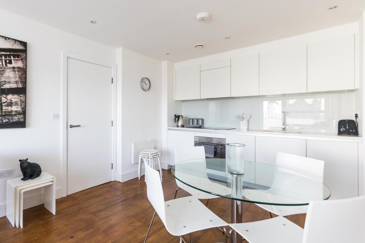 Luxury 2-bed Flat Parking And Close To The Tube *