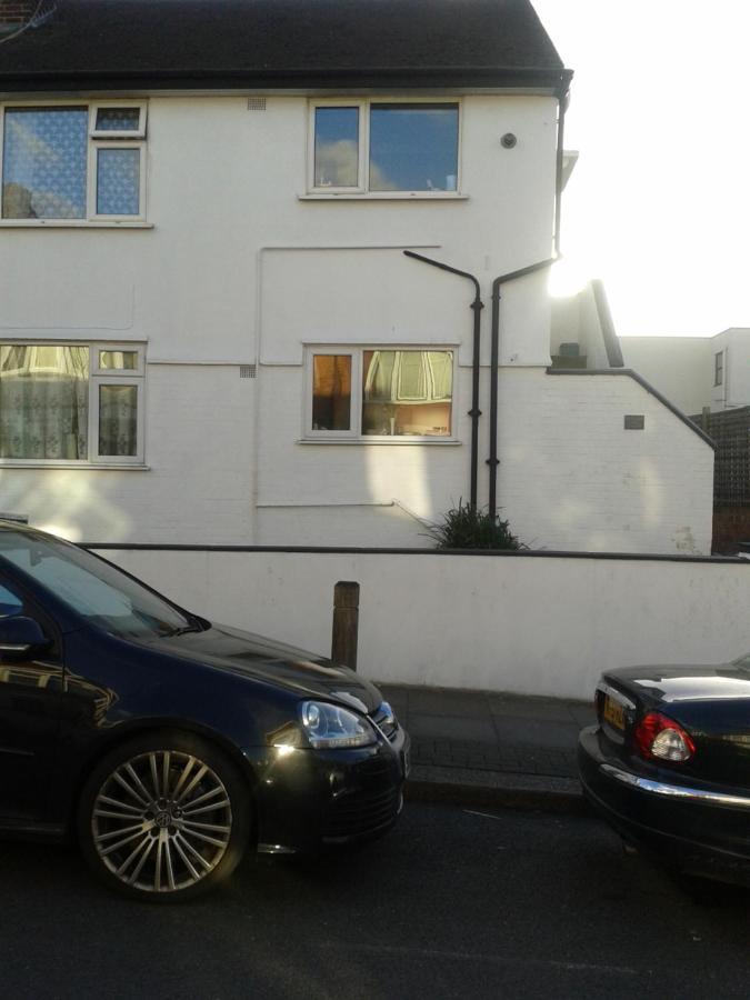 Sunny Single In Tooting Homestay *