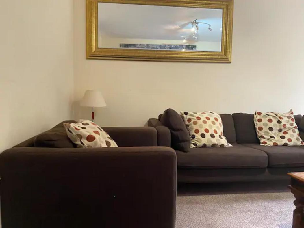 2 Bedroom With Patio - Ideal Location Zone 1 Apartment London