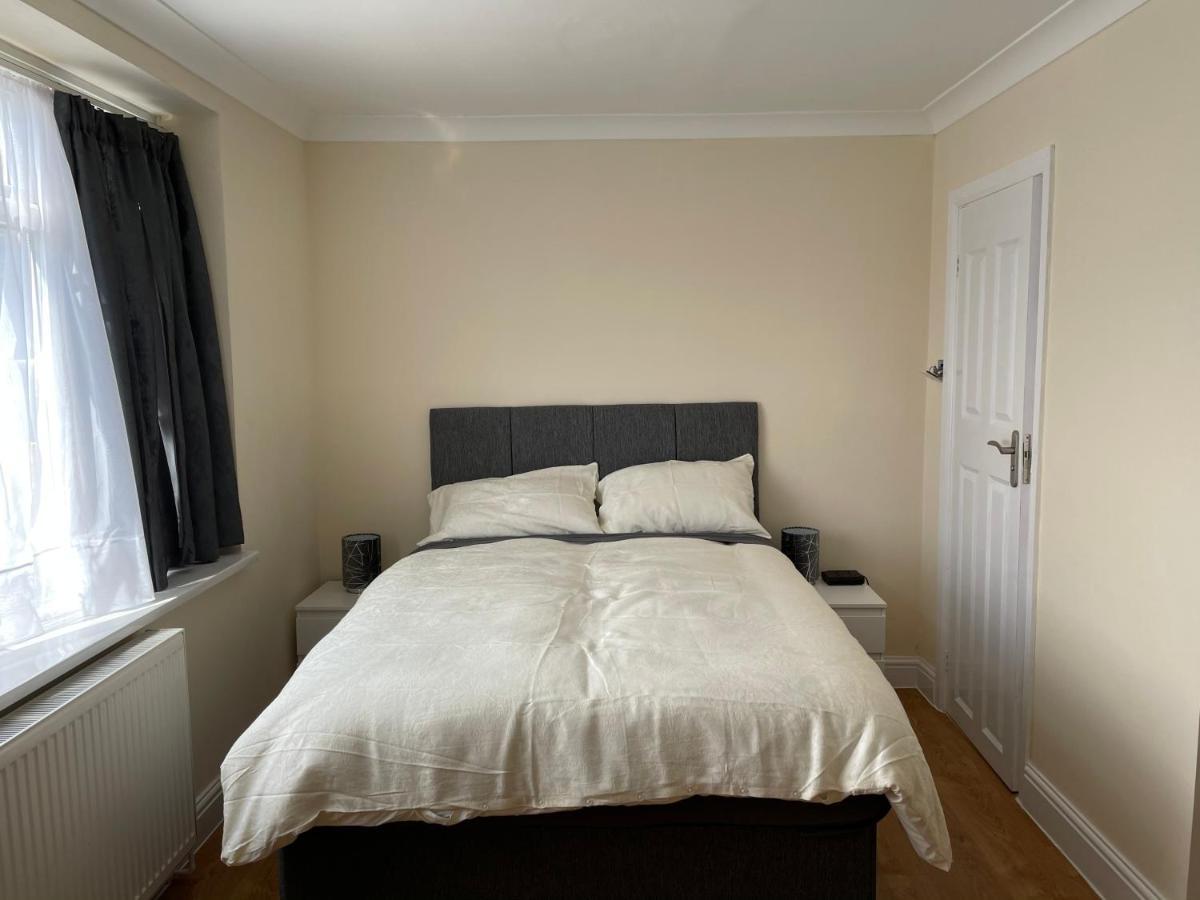 Guest house Kensal London