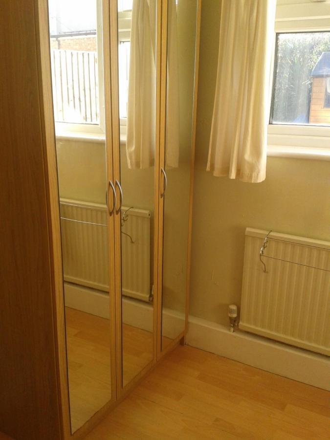 Sunny Single In Tooting Homestay *