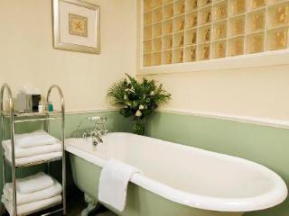 The Academy - Small Luxury Of The World Londen