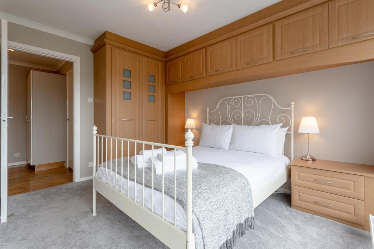 Bright Modern One-bed With Stunning View Of Thames Apartment London