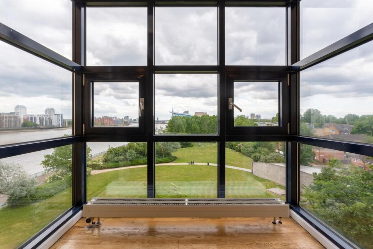 Bright Modern One-bed With Stunning View Of Thames London