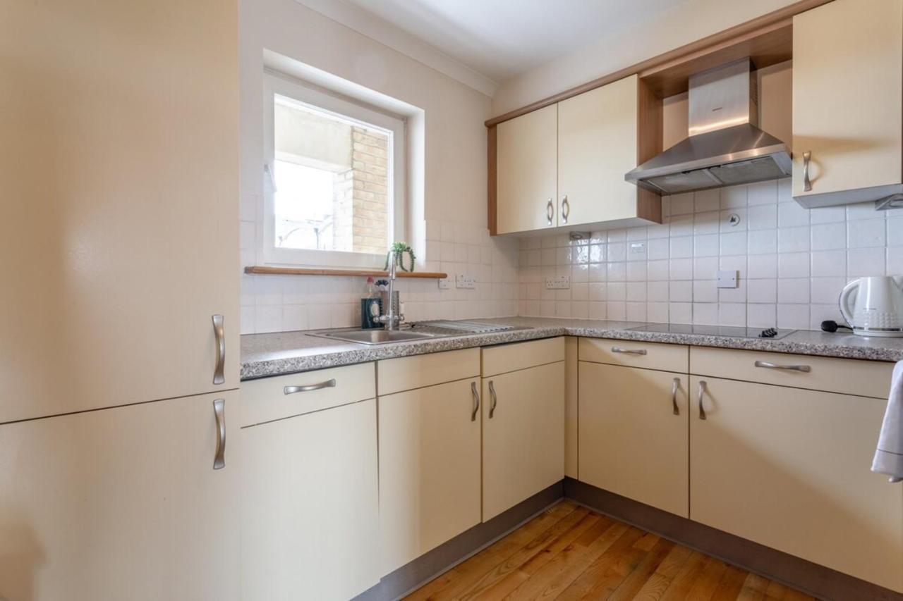 Bright Modern One-bed With Stunning View Of Thames *