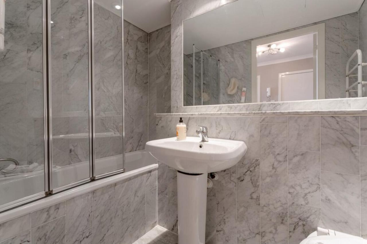 Bright Modern One-bed With Stunning View Of Thames *