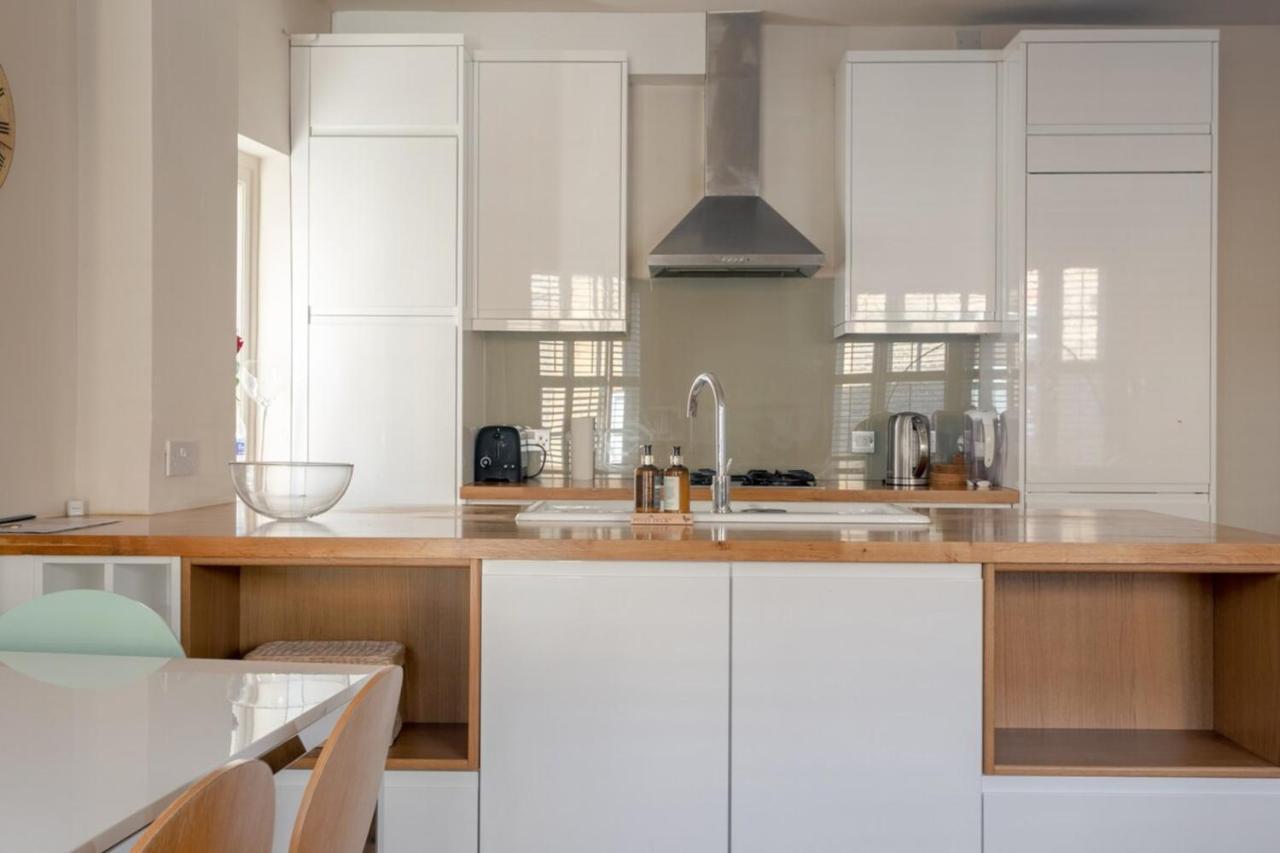 Fantastic 2 Bedroom In Apartment London