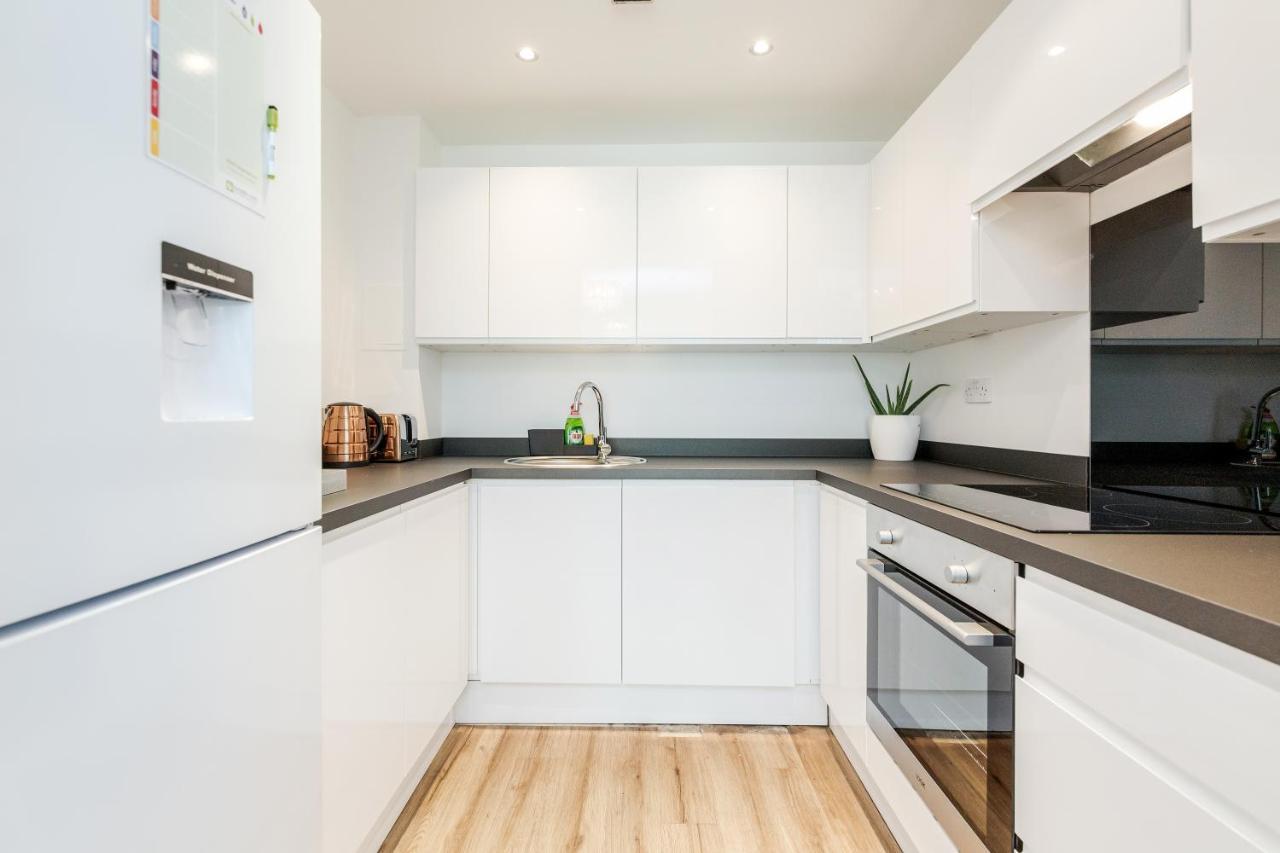 *spacious-modern One Bed Flat. Riverside Location* * London