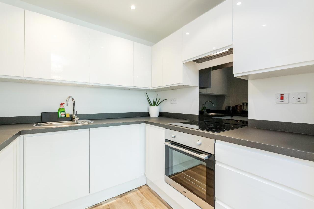 Apartment *spacious-modern One Bed Flat. Riverside Location* *