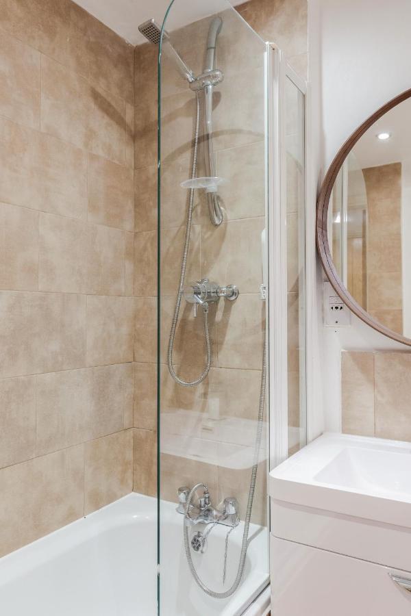 *spacious-modern One Bed Flat. Riverside Location* Apartment