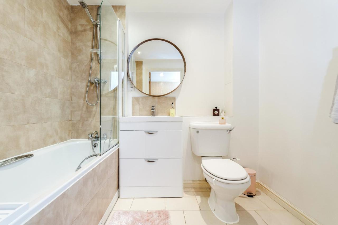 Apartment *spacious-modern One Bed Flat. Riverside Location* *