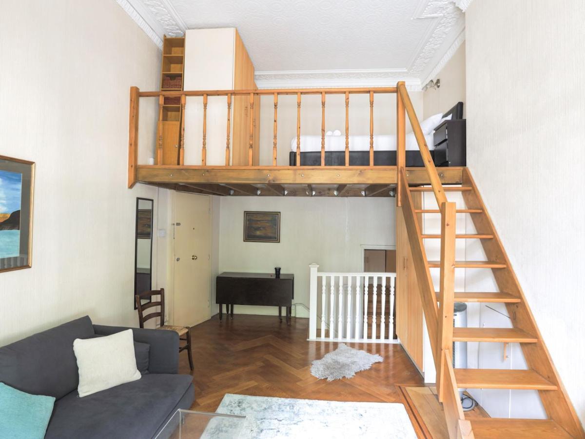 Hyde Park's Mezzanine Studio - Pass The Keys *