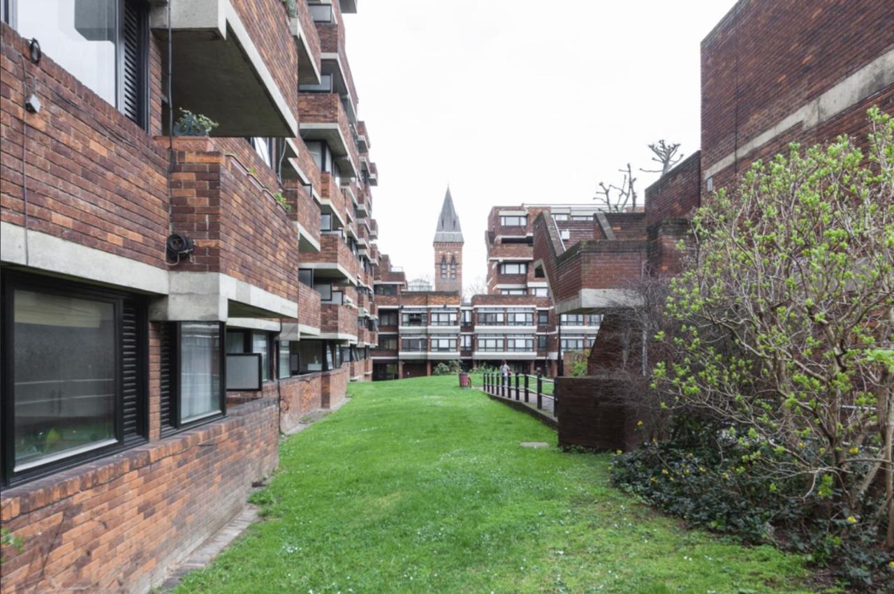Spacious Two Bedroom Apartment Victoria *