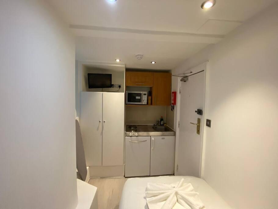F2- Basement Fits 1 Near Paddington London