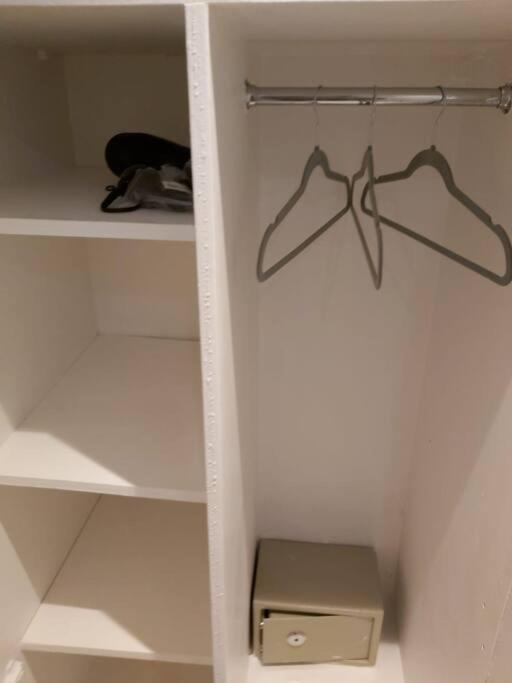 F2- Basement Fits 1 Near Paddington Apartment London