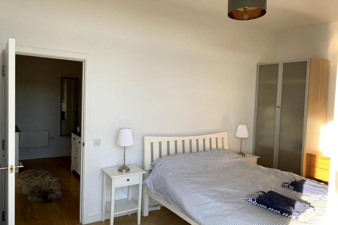 Stylish 2 Bedroom Apartment *