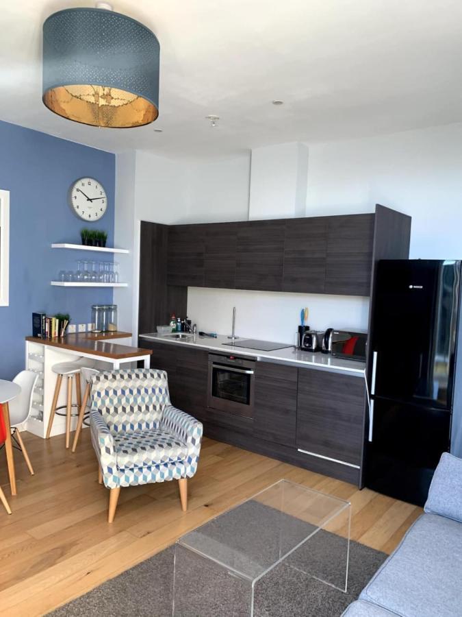 Apartment Stylish 2 Bedroom *