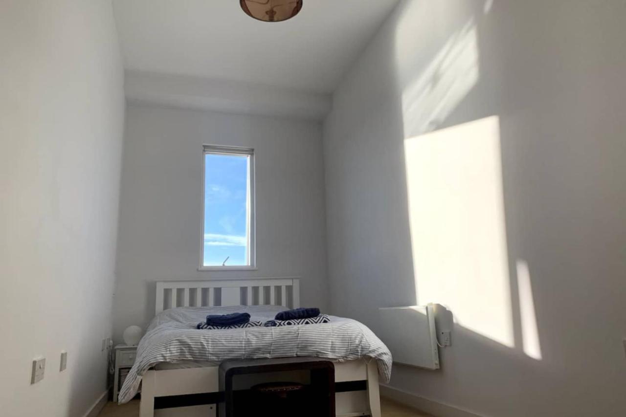 Apartment Stylish 2 Bedroom London