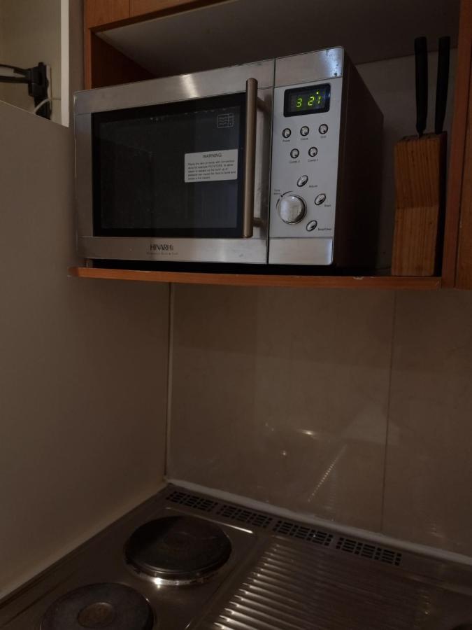 Apartment F2- Basement Fits 1 Near Paddington