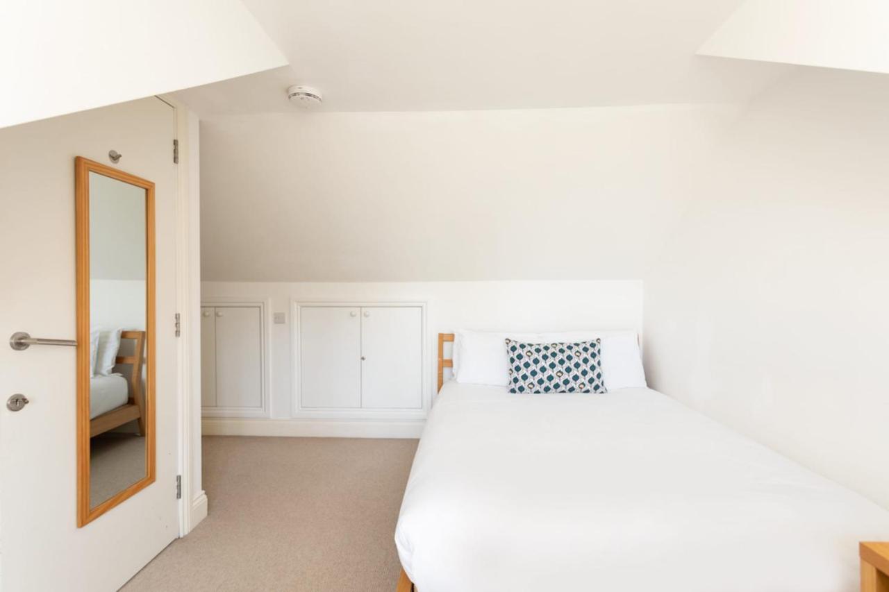 Spacious Near Portobello Road Apartment