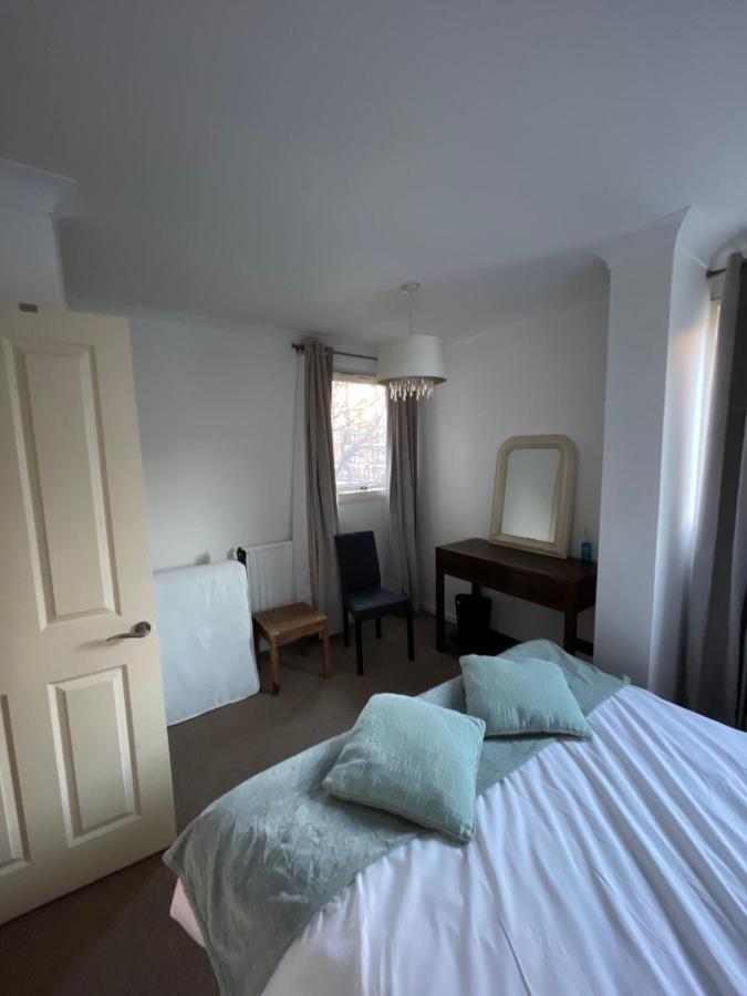Apartamento Spacious Two Bedroom Apartment Victoria Londres