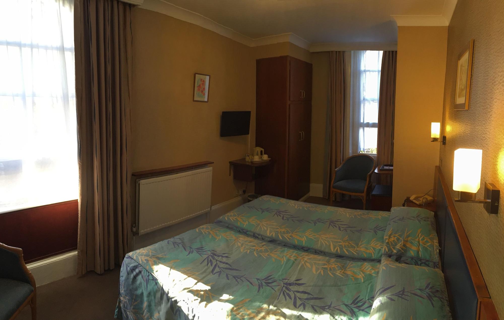 Mitre House Hotel 3*