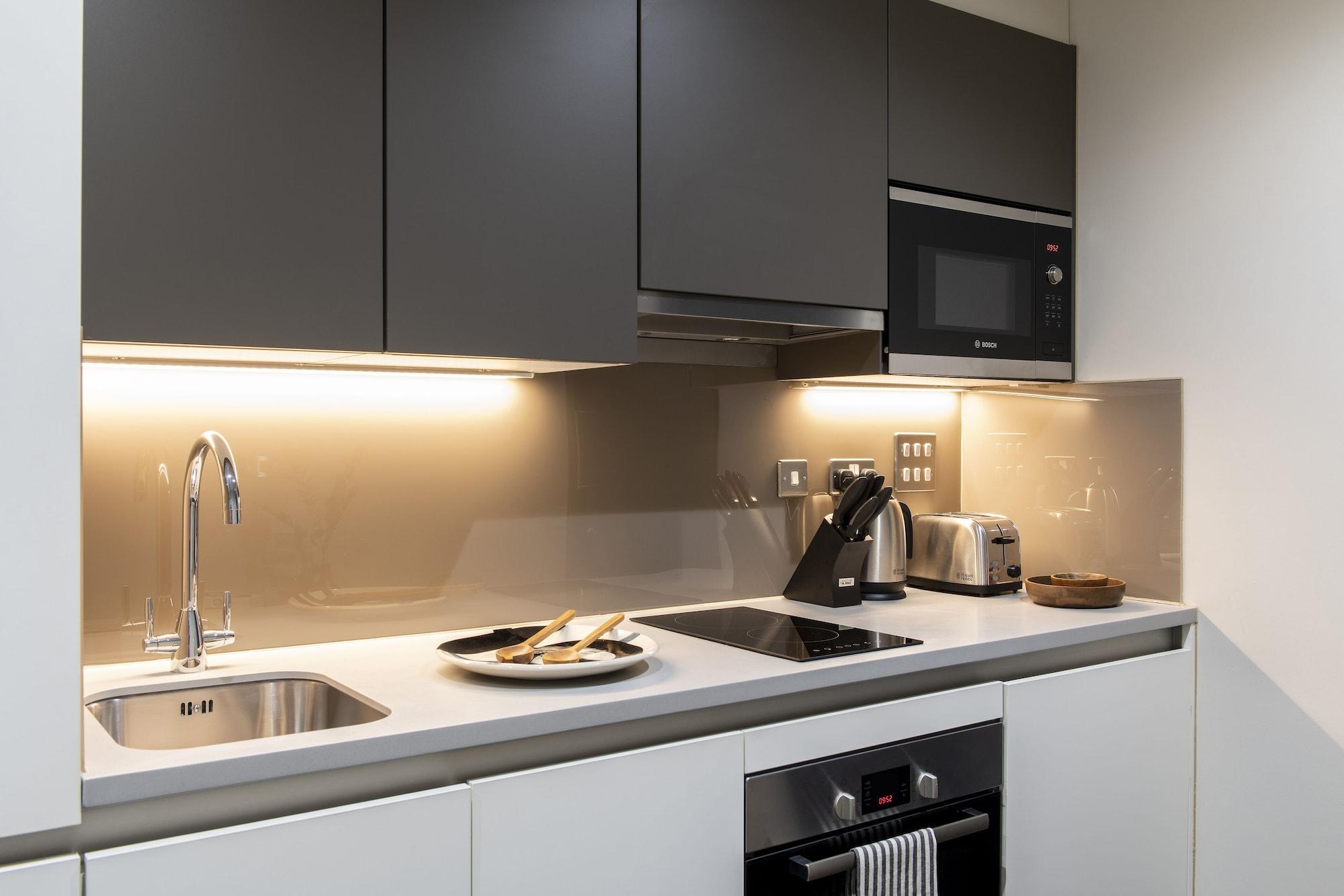 Hotel Cove Cannon Street 4*