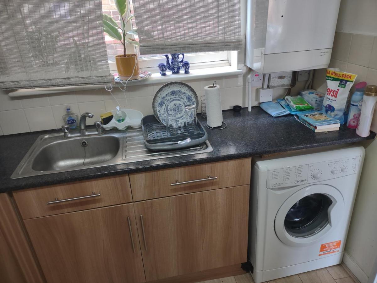 Quiet And Peaceful Double Bedroom In A Nice House With A Very Large Patio * Londres