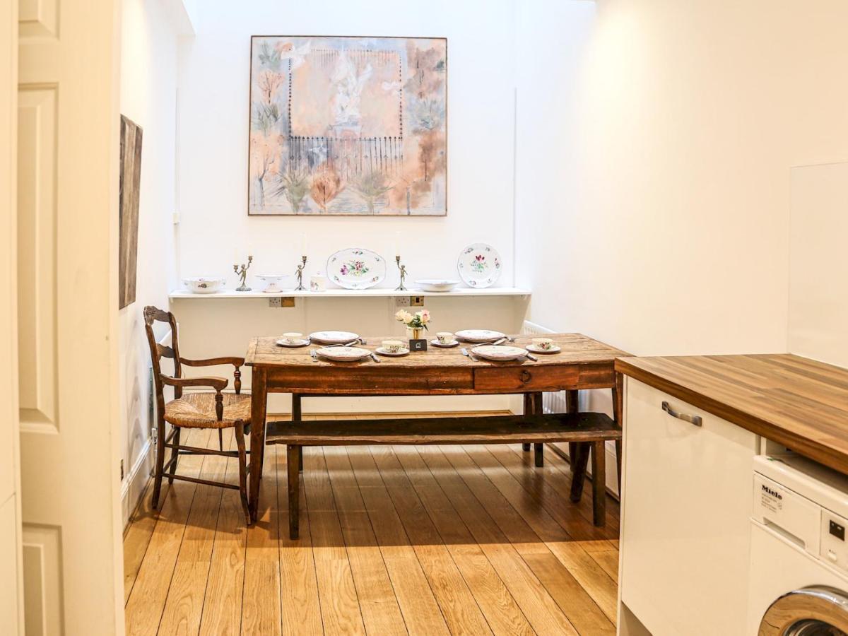Pass The Keys Stylish 3 Bedroom House In A Quiet Mews By Tube London