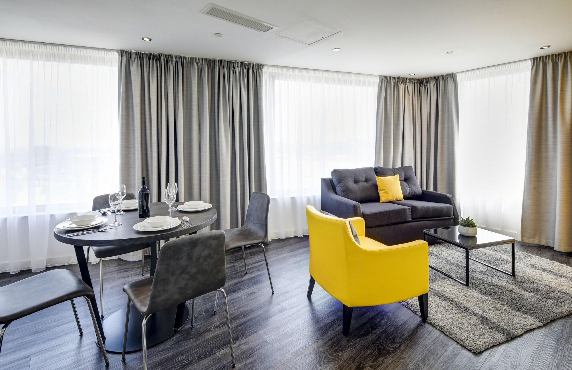 Dockside At Excel Apartahotel 3*