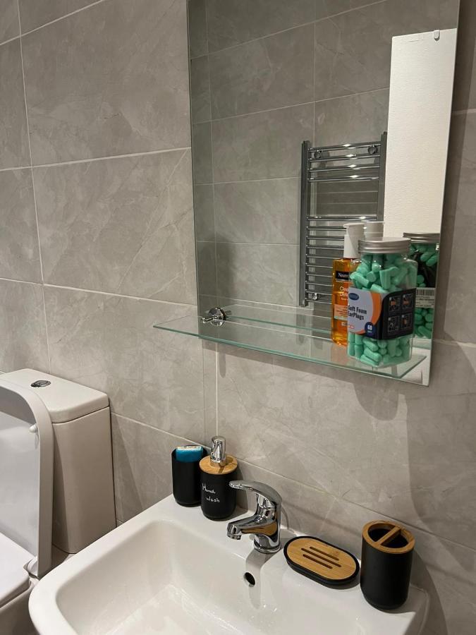 Lovely 2 Bed Flat In Soho! * Londen