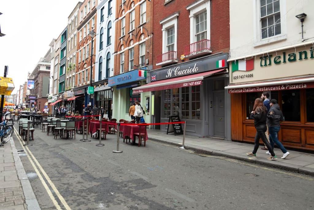 Lovely 2 Bed Flat In Soho! Londen
