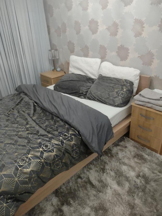Quiet And Peaceful Double Bedroom In A Nice House With A Very Large Patio Pensión *