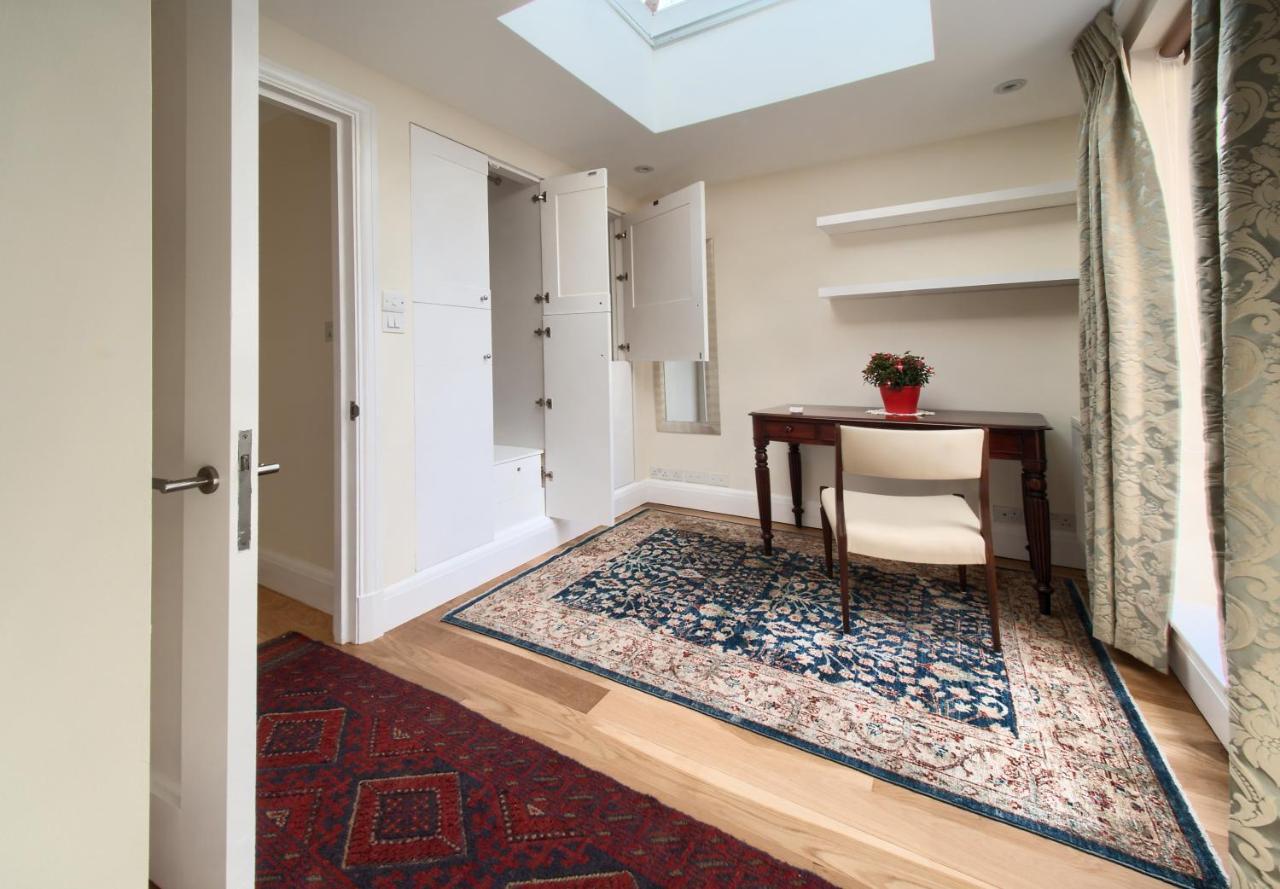 Serene Townhouse With Parking * Londen