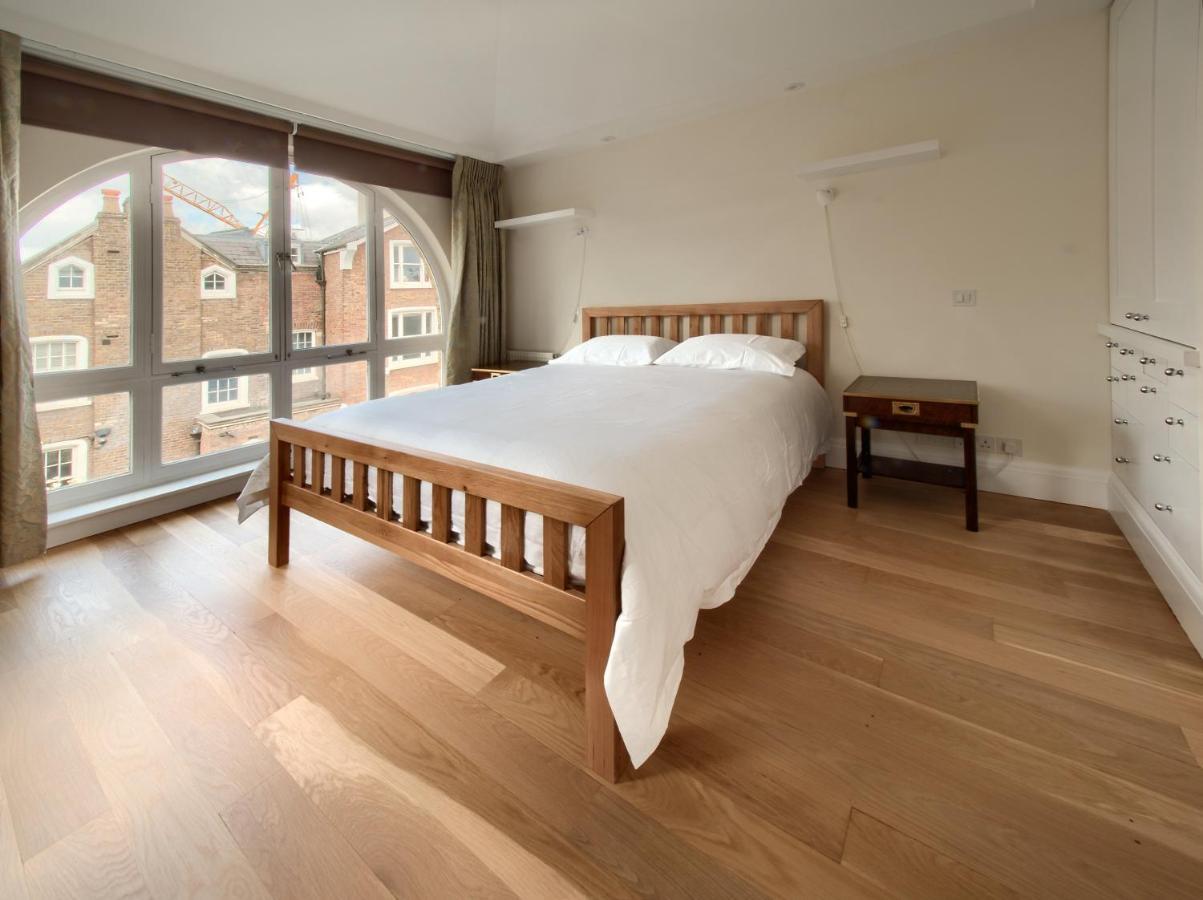 Serene Townhouse With Parking Vakantiehuis *