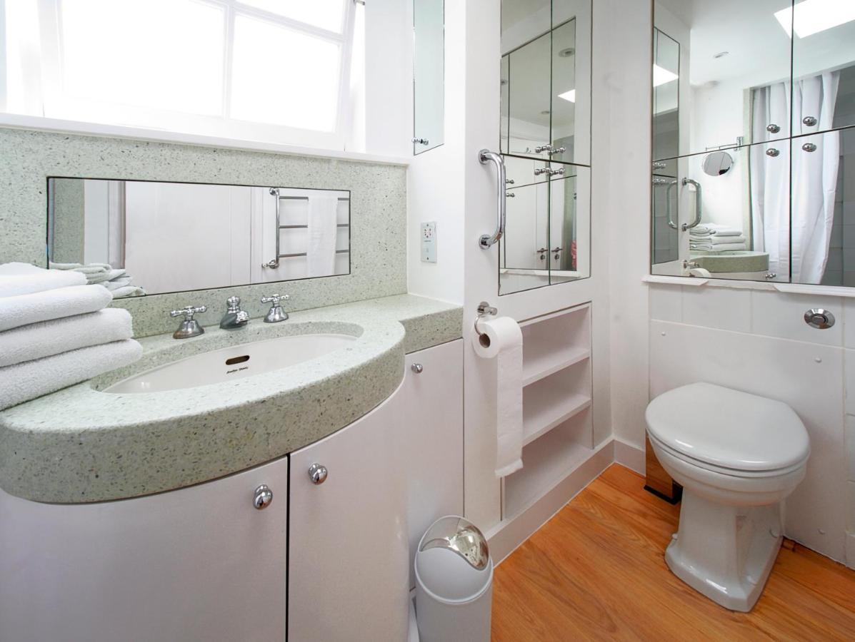 Serene Townhouse With Parking Vakantiehuis *