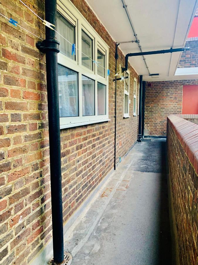 Stunning 3 Bedroom Flat In Stockwell Appartement Londen