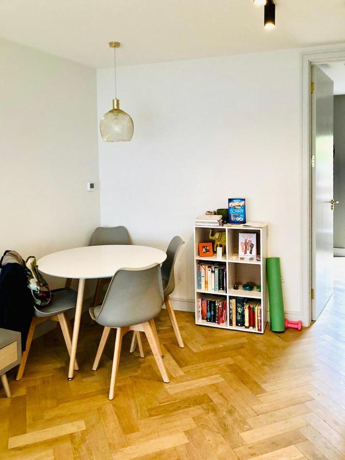 Stylish 1 Bedroom Designer Apartment *