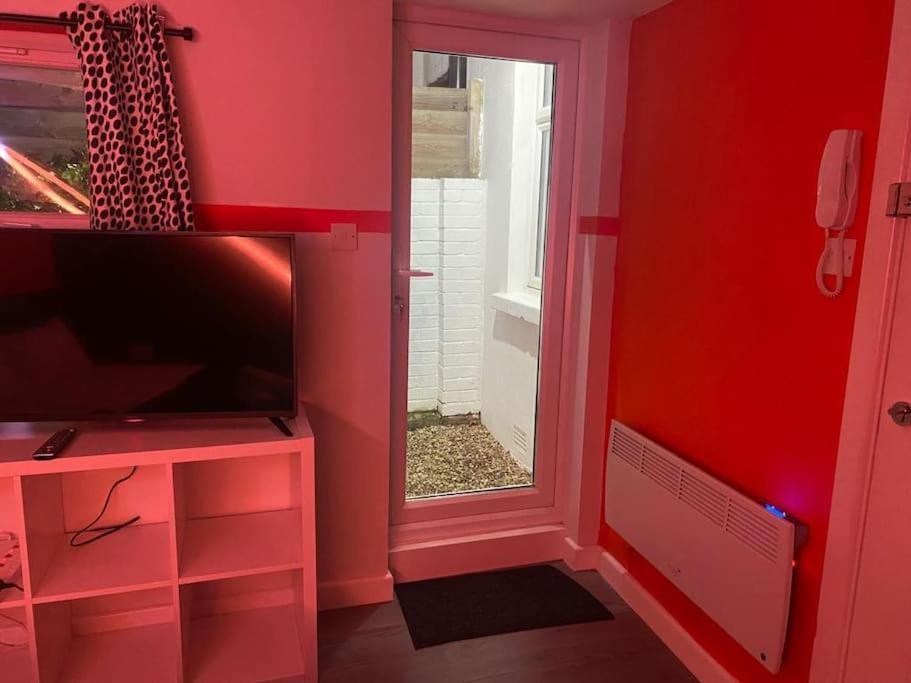 Private Garden 1bed Studio Apart Battersea Perfect For Coupled Or Solo Travellers Pet Friendly Free Netflix & Wifi Apartamento *