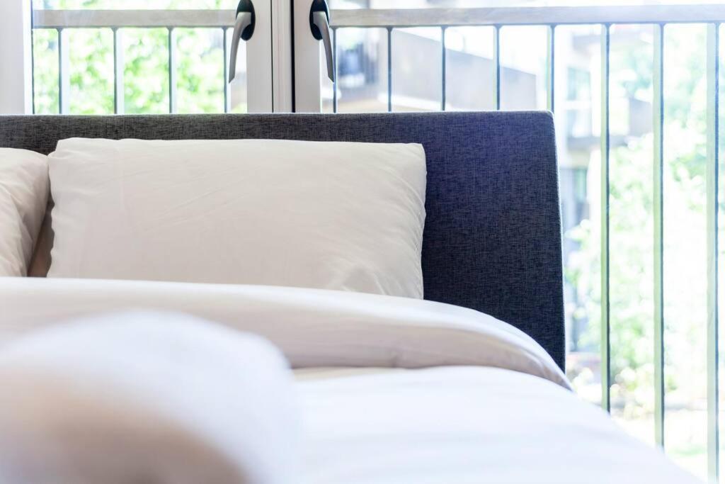 Stunning New 3 Bdr Duplex Wbalcony, East * London