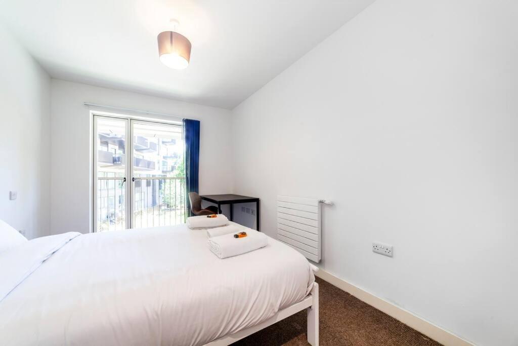 Stunning New 3 Bdr Duplex Wbalcony, East * London