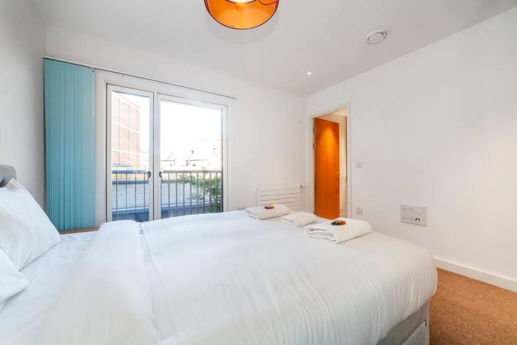 Stunning New 3 Bdr Duplex Wbalcony, East London