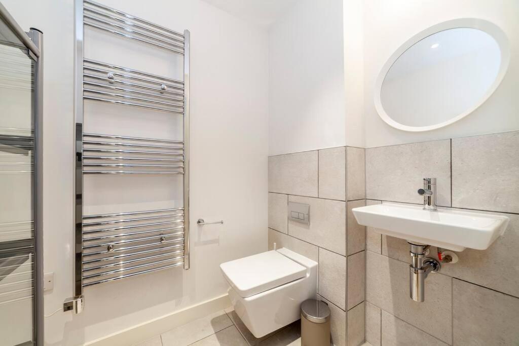 Stunning New 3 Bdr Duplex Wbalcony, East * London