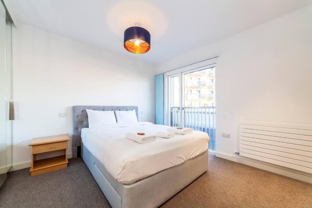 Stunning New 3 Bdr Duplex Wbalcony, East London