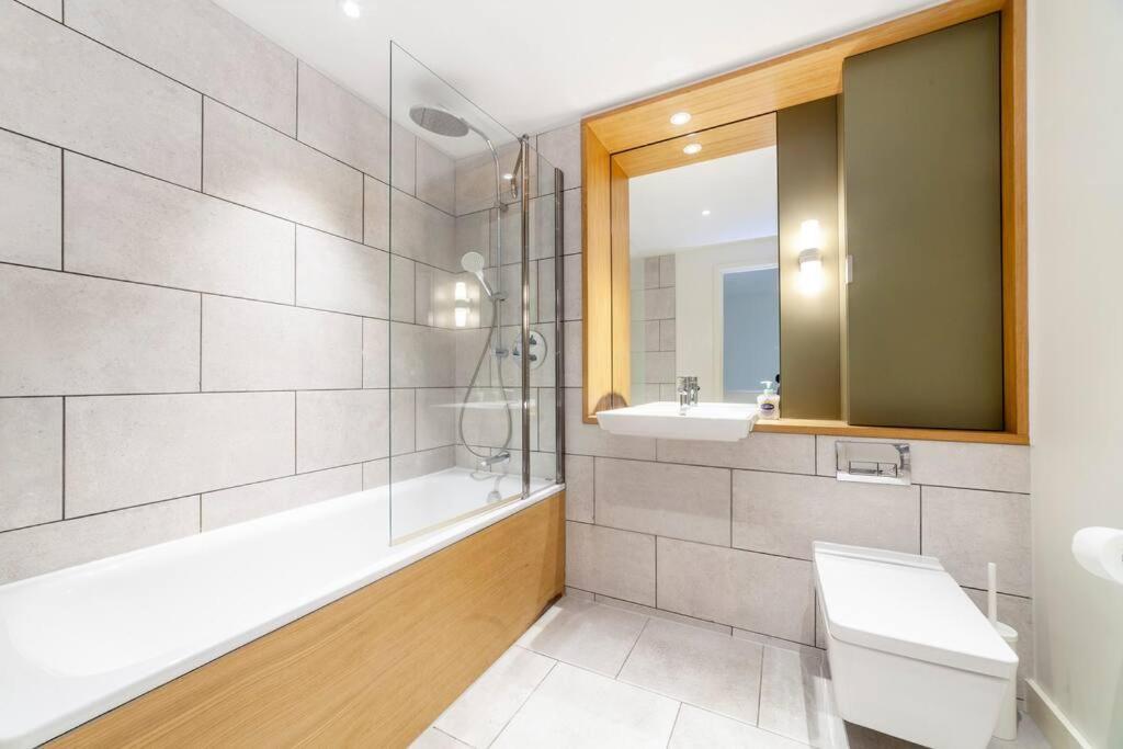 Apartment Stunning New 3 Bdr Duplex Wbalcony, East